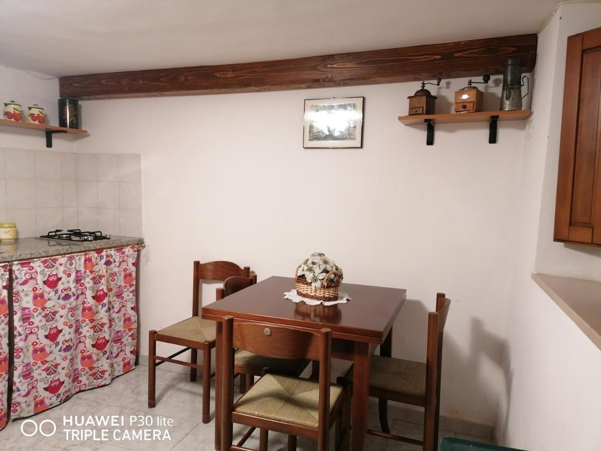 La Casa Di Luisa Lägenhet Santu Lussurgiu Exteriör bild
